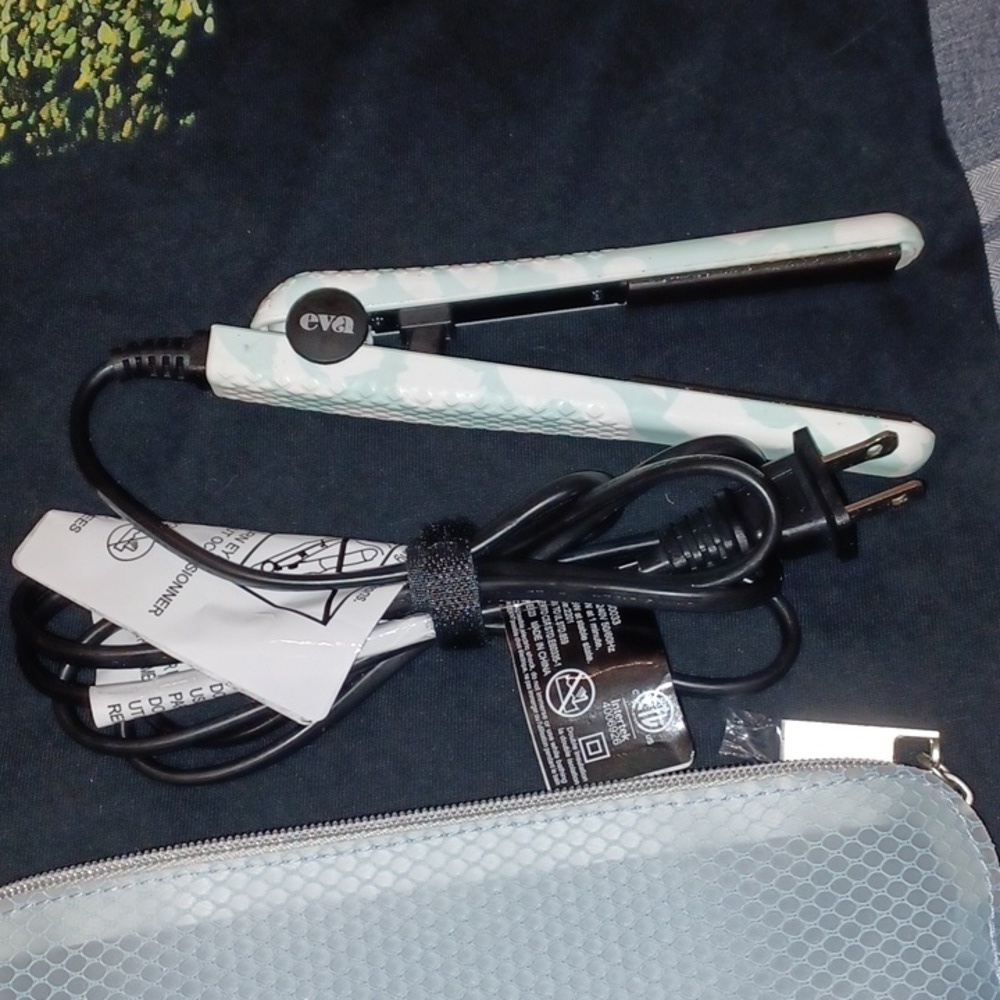 Eva Nyc Mini Healthy Heat Ceramic Styling Iron, mint green, leopard print